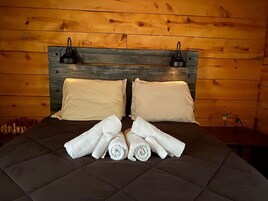Cabana, 1 cama Queen, vista para a montanha | Camas com colchões pillow-top, Wi-Fi de cortesia, roupa de cama