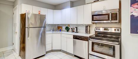 Frigorifero, microonde, forno, lavastoviglie