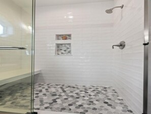 Shower, towels - NEW! Point Pleasant (3-Bedroom Villa) (Carolina Beach)