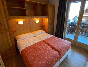 2 bedrooms