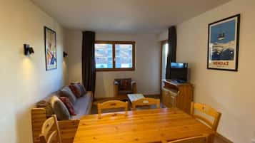 Apartment | Dining