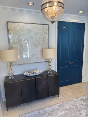 Interior - Top-Luxury 3 BD Townhome, 5 min Walk to Oxford Square with 2 Car Garage.  (Oxford)