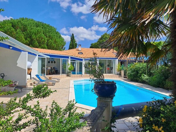 Pool - Villa Dallas (Saintes)