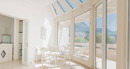 Villa Atrium w/private pool and unique architecture, 150ft from the sea.