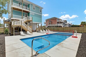 室外游泳池，恒温泳池