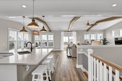 July 4th Available!! Spacious New Build, Heated Pool, 4 Kings & Double Bunk