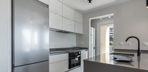KylskÄp, mikrovÄgsugn, diskmaskin och brödrost