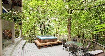 The Tree House 1 BR Attached In-law Apartment with Private Spa