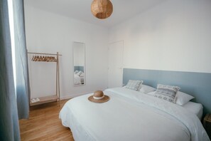 3 slaapkamers, een strijkplank/strijkijzer, gratis wifi, beddengoed