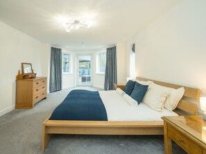 4 slaapkamers, een strijkplank/strijkijzer, gratis wifi, beddengoed