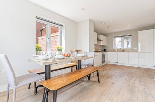 Luxury 5 bed House with Hot-tub near Bicester Village