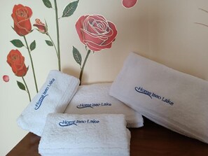 Shower, hair dryer, bidet, towels - Home Iseo Lake IT016033B4DFOPOZFQ 016033-CIM-00045 (Bossico)