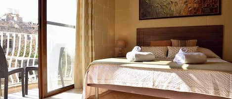 3 Schlafzimmer, Schreibtisch, Bügeleisen/Bügelbrett, kostenloses WLAN