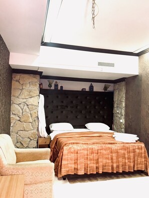 Skrivbord, arbetsyta för laptop, ljudisolering och gratis wi-fi