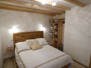 2 Schlafzimmer, Schreibtisch, Bügeleisen/Bügelbrett, WLAN