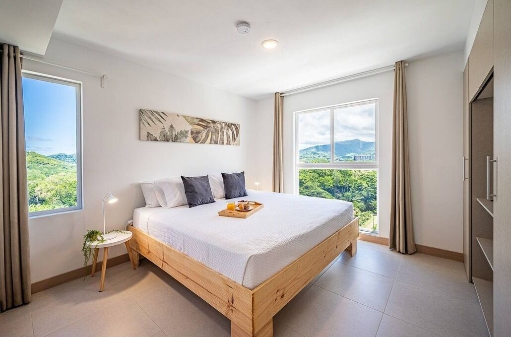 3 slaapkamers, een strijkplank/strijkijzer, wifi, beddengoed