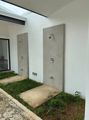 Property grounds - 3 Pools & BBQ - 3 Rooms & 2 Bathrooms close to the beach (Jacó)