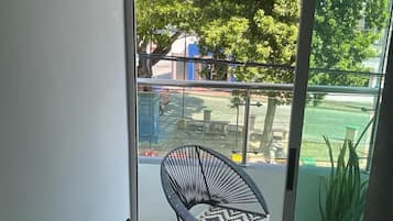 Comfort dubbelrum - 1 queensize-säng - rökare - utsikt mot parken | 1 sovrum, skrivbord, arbetsyta för laptop och ljudisolering