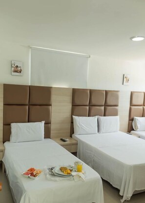 ห้องคอมฟอร์ทสำหรับสี่ท่าน, 1 ห้องนอน | โต๊ะทำงาน, พื้นที่ทำงานแบบใช้แล็ปท็อป, ห้  องเก็บเสียง, เตารีด/โต๊ะรีดผ้า
