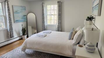 5 bedrooms, in-room safe, desk, iron/ironing board