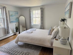 5 bedrooms, in-room safe, desk, iron/ironing board - Spacious 5-bedroom secluded  house in West Tisbury - Lambert Cove's Beach Pass (West Tisbury)