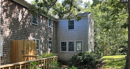 Spacious 5-bedroom secluded house in West Tisbury - Lambert Cove's Beach Pass