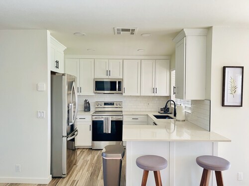 Family Home Near State Farm Stadium · Spring Training · Pet-Friendly · Sleeps 6