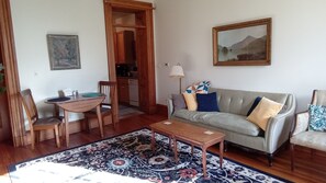 Living area - Ivin's Hideaway  (Keokuk)