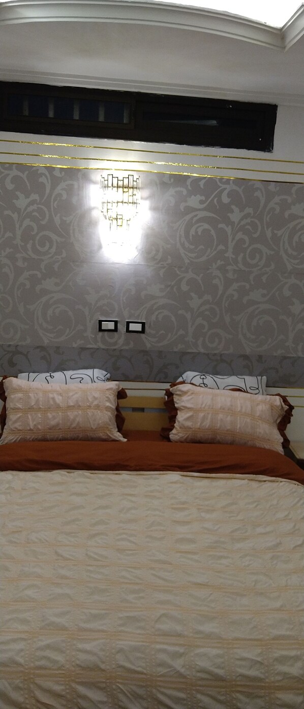 1 chambre, fer et planche à repasser, Wi-Fi, literie fournie