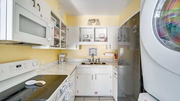 Condo, Multiple Beds, Balcony, Ocean View (Beach Bliss) | Private kitchen | Fridge, microwave, oven, stovetop