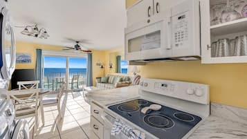 Condo, Multiple Beds, Balcony, Ocean View (Beach Bliss) | Interior