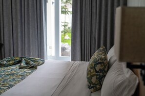 Deluxe Room | In-room safe, desk, laptop workspace, iron/ironing board - FCH Hotel Minerva-CAS (Guadalajara)