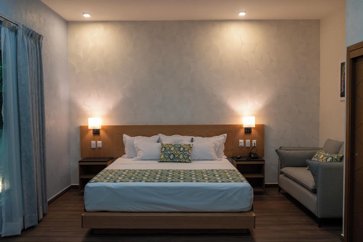 Suite | 1 bedroom, in-room safe, desk, laptop workspace