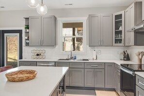 Cookware/dishes/utensils, dining tables, kitchen islands