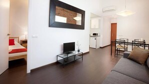 Unclassified image, 3 of 17, button - Cozy Home Near Sagrada Familia, Eixample, B-1 (Barcelona)