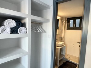 Shower, hair dryer, soap, toilet paper - In the heart of Parikia, charming house with 360° panoramic terrace, close to the beach  (PARIKIA)