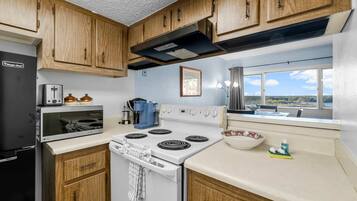Condo, Multiple Beds, Balcony, Ocean View (By The Wave Side) | Private kitchen | Fridge, microwave, oven, stovetop