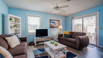 Townhome, Multiple Beds, Patio (Horizon Breeze) | Living area | 42-inch flat-screen TV with digital channels
