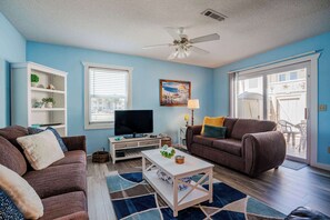 Townhome, Multiple Beds, Patio (Horizon Breeze) | Living area | 42-inch flat-screen TV with digital channels