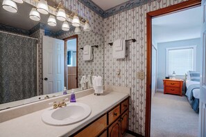 Townhome, Multiple Beds, Patio (Horizon Breeze) | Bathroom | Towels