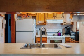 Maison en rangée, Plusieurs lits, patio (Horizon Breeze) | Cuisine privée | Réfrigérateur, four à micro-ondes, un four, surface de cuisson