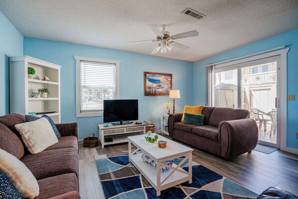 Townhome, Multiple Beds, Patio (Horizon Breeze) | Living area | 42-inch flat-screen TV with digital channels