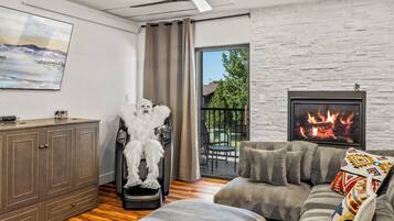 Smart TV, fireplace, table tennis, books