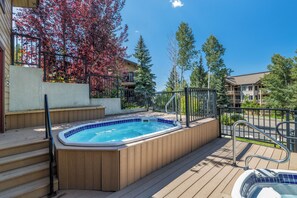 Outdoor spa tub - Luxury Amenities- Steps to MTN- 2 Hot Tubs- Pool/Ping Pong Table-Massage Chair (Steamboat Springs)