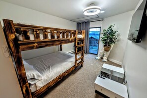 3 bedrooms, desk, iron/ironing board, travel cot