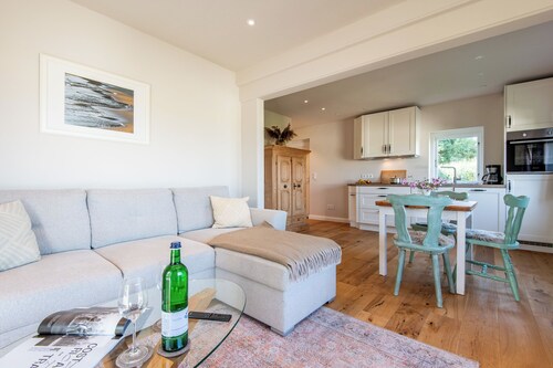 The Möwennest in a quiet location just before the dike, with terrace and beach chair.