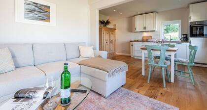 The Möwennest in a quiet location just before the dike, with terrace and beach chair.