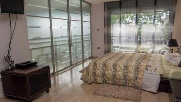 3 bedrooms, bed sheets