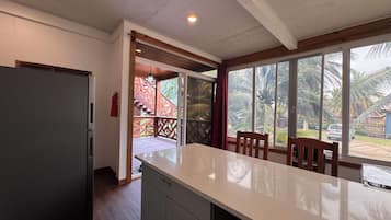 فرن، محمصة خبز، مستلزمات طهي/أطباق/أوعية، مجمّد