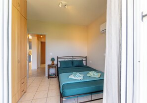 2 habitaciones, tabla de planchar con plancha, wifi y ropa de cama 